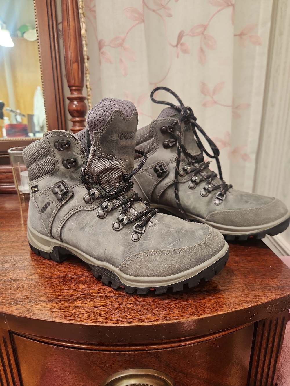 NWOT Ecco Women's Gray Lace-Up Suede Hiking Boots - Picture 2 of 5